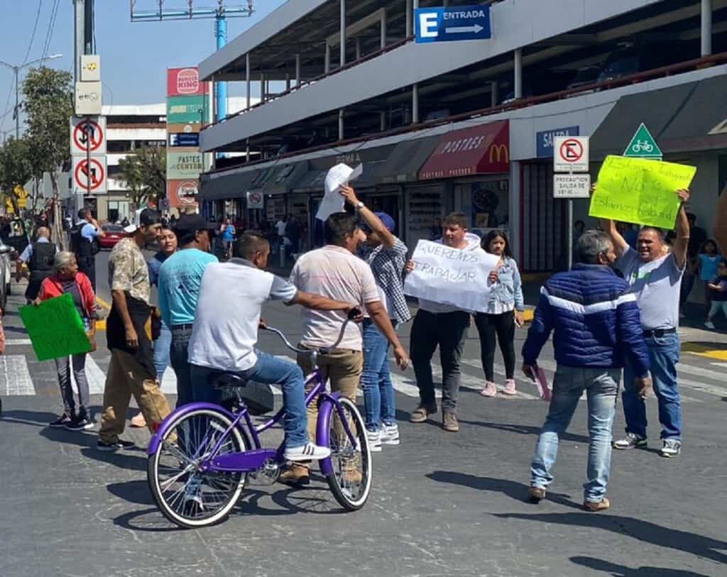 Comerciantes se irritan por no poder vender en Zona Piel (video)
