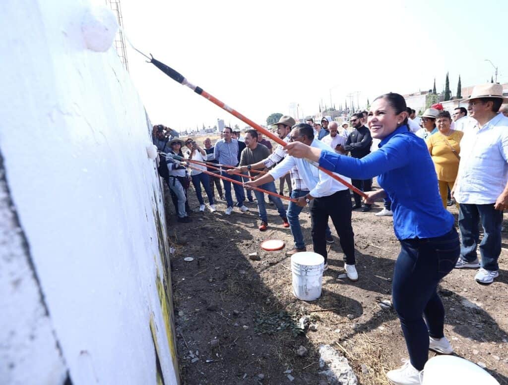 Mi Barrio Habla: alcaldesa de León emprende limpieza de baldíos en El Carmen