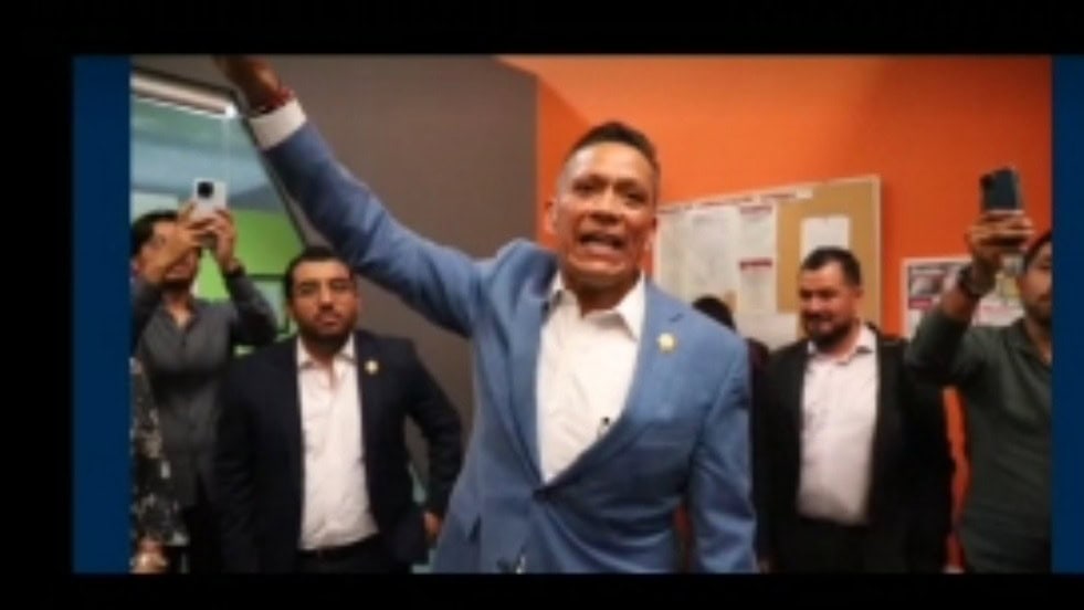 Agripino el Rector de la UG se rebaja a nivel porril