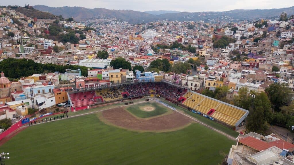 Anuncia Navarro ‘kiss cam’ para hacer más divertidos los partidos en el Aguilar y Maya