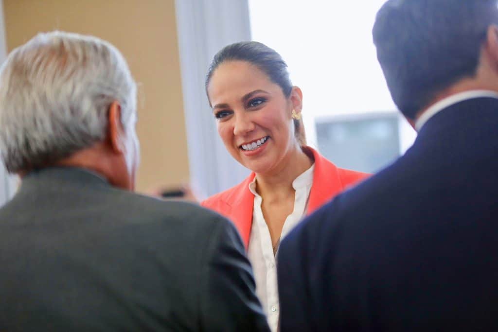 Llama Gobernadora a empresarios a la unidad