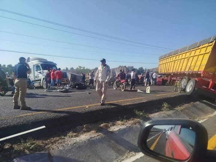 Trágico accidente en la carretera Abasolo-Irapuato deja un muerto y cuatro lesionados