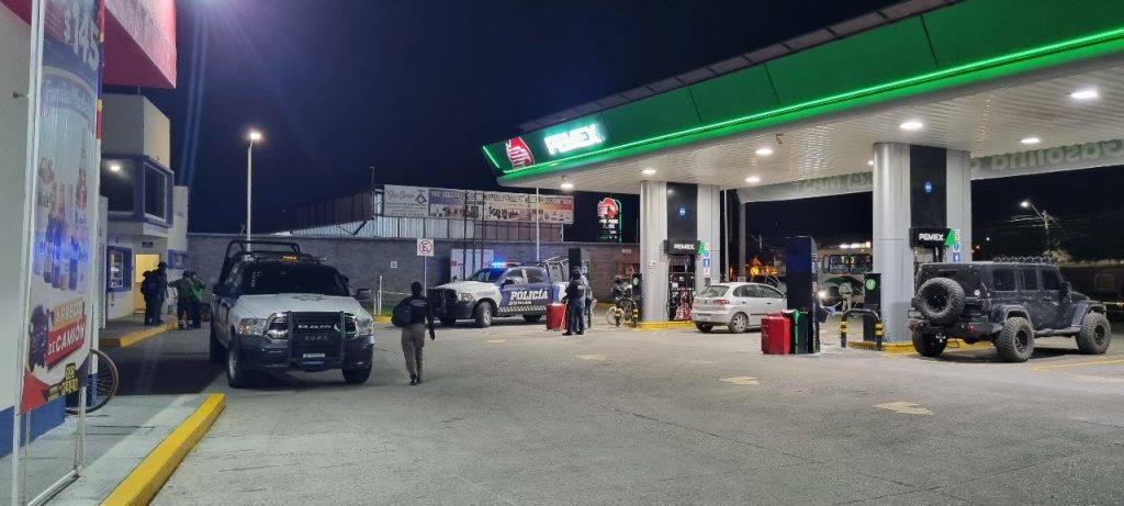 Catean gasolinera en León por presunta venta ilegal de hidrocarburo