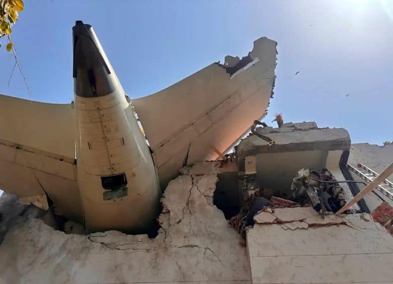 Accidente de avión de Air India en Ahmedabad: 242 personas a bordo, en vivo y en desarrollo