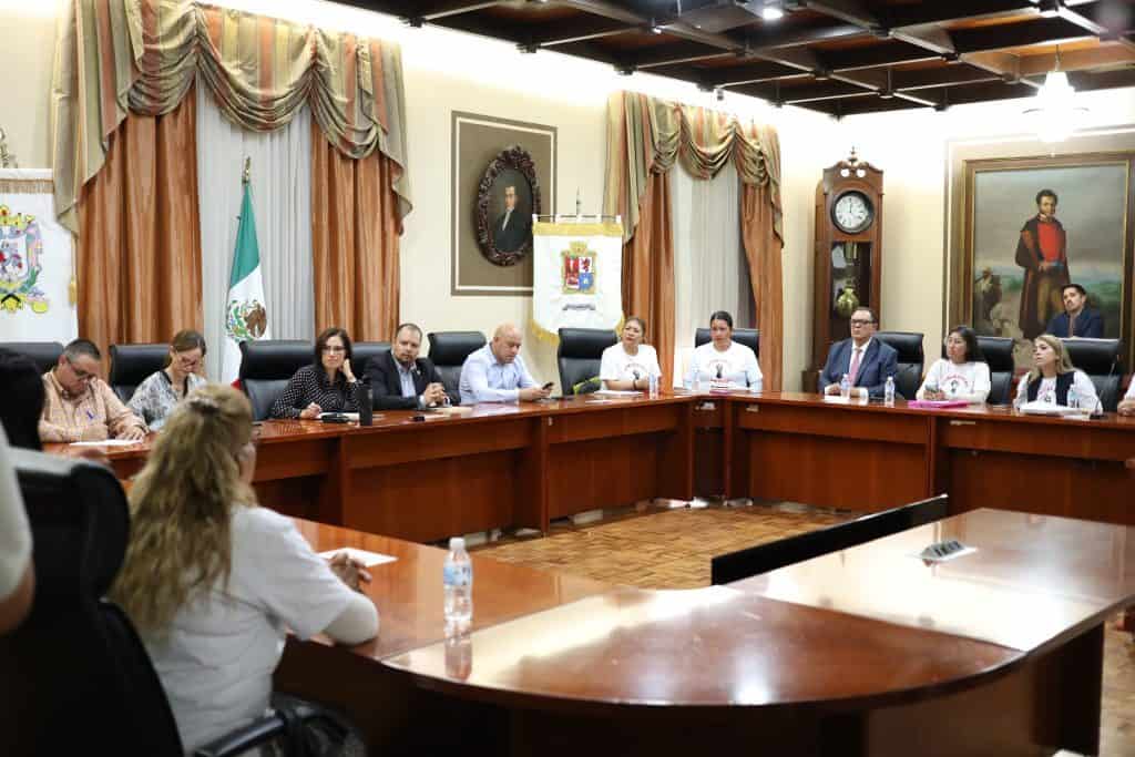 Mantiene Alejandra Gutiérrez escucha y diálogo con comerciantes de la Miguel Alemán para su reordenamiento