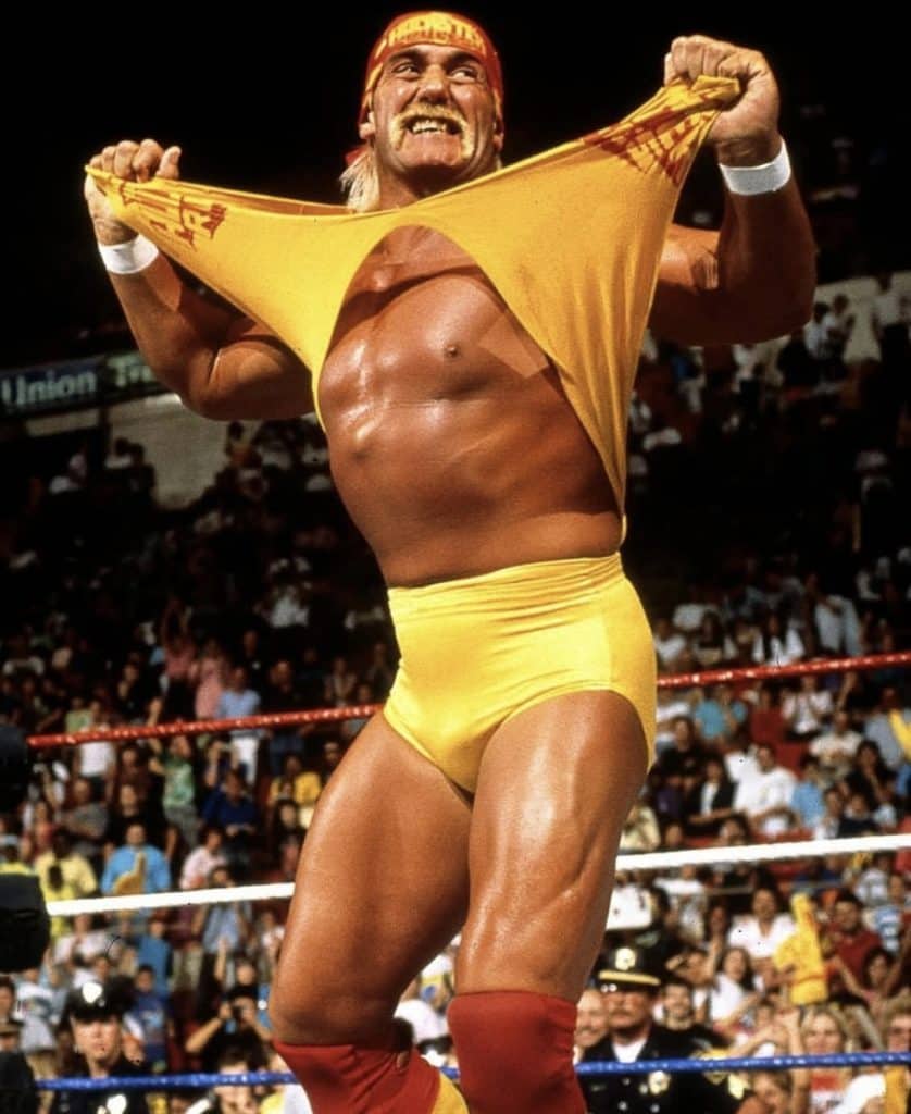Fallece Hulk Hogan a los 71 años Luchador profesional en el ring, mostrando su fuerza y pasión en un combate de lucha libre en México.