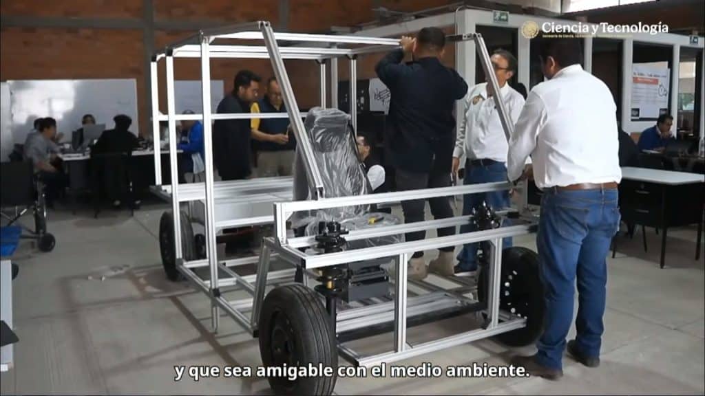 Autonomía de vehículo eléctrico en taller de ciencia y tecnología.