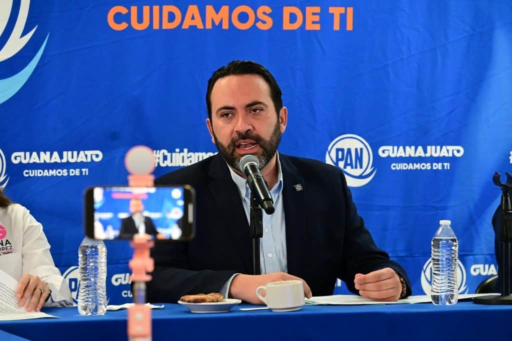Cuidado de ti, política y bienestar en Guanajuato, conferencia con líder del PAN.