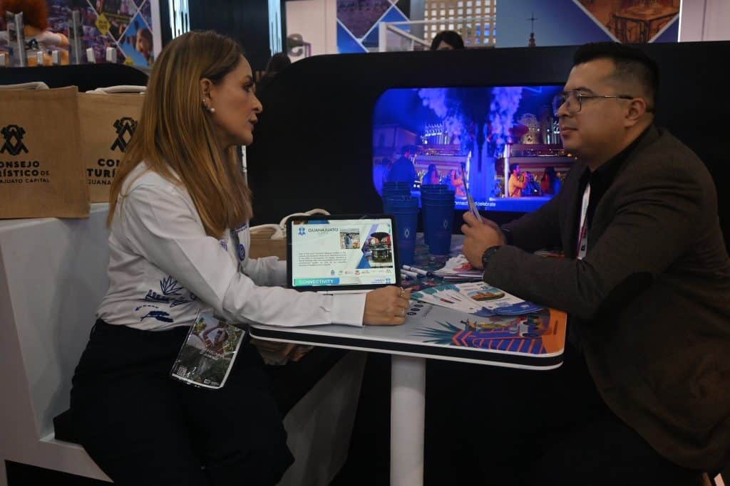 Conferencia de turismo en Guanajuato mostrando promoción turística.