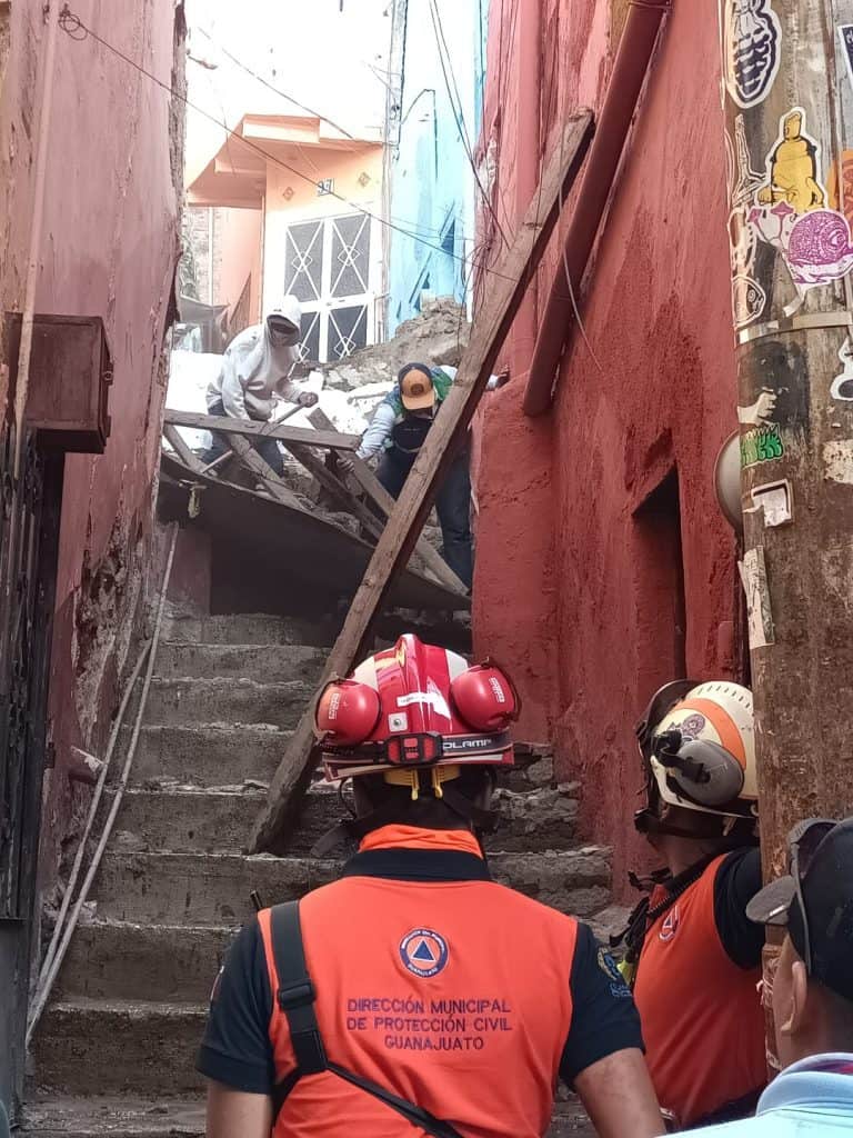 Derrumbe de viviendas en Guanajuato capital moviliza cuerpos de emergencias