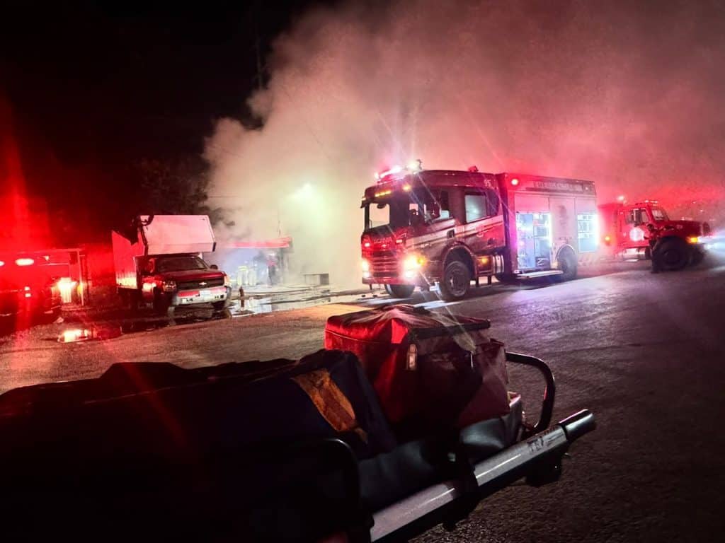 Incendio consume local de frituras en la Central de Abastos