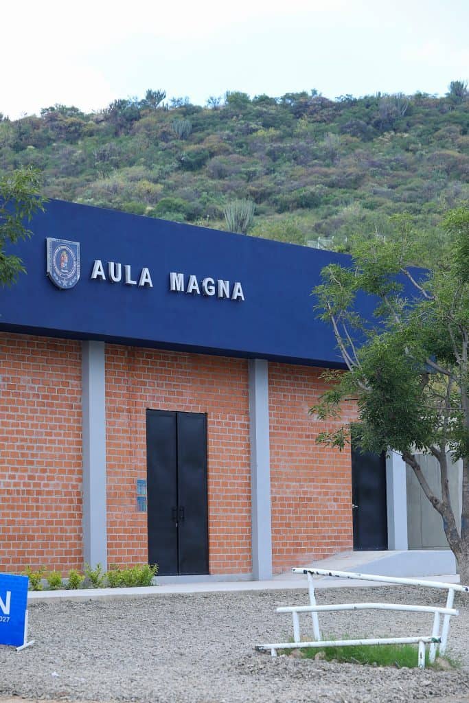 León refuerza la formación policial con la inauguración del Aula Magna de la Academia Metropolitana