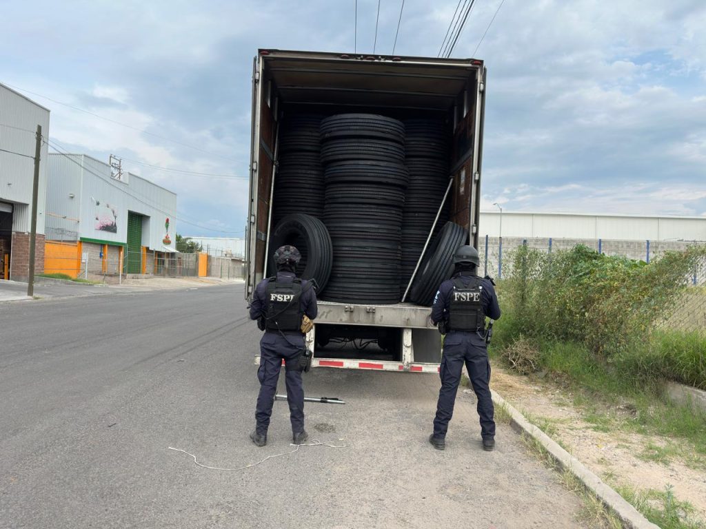 Recuperan en Celaya caja seca con 240 llantas robadas, valuadas en más de 3.2 millones de pesos