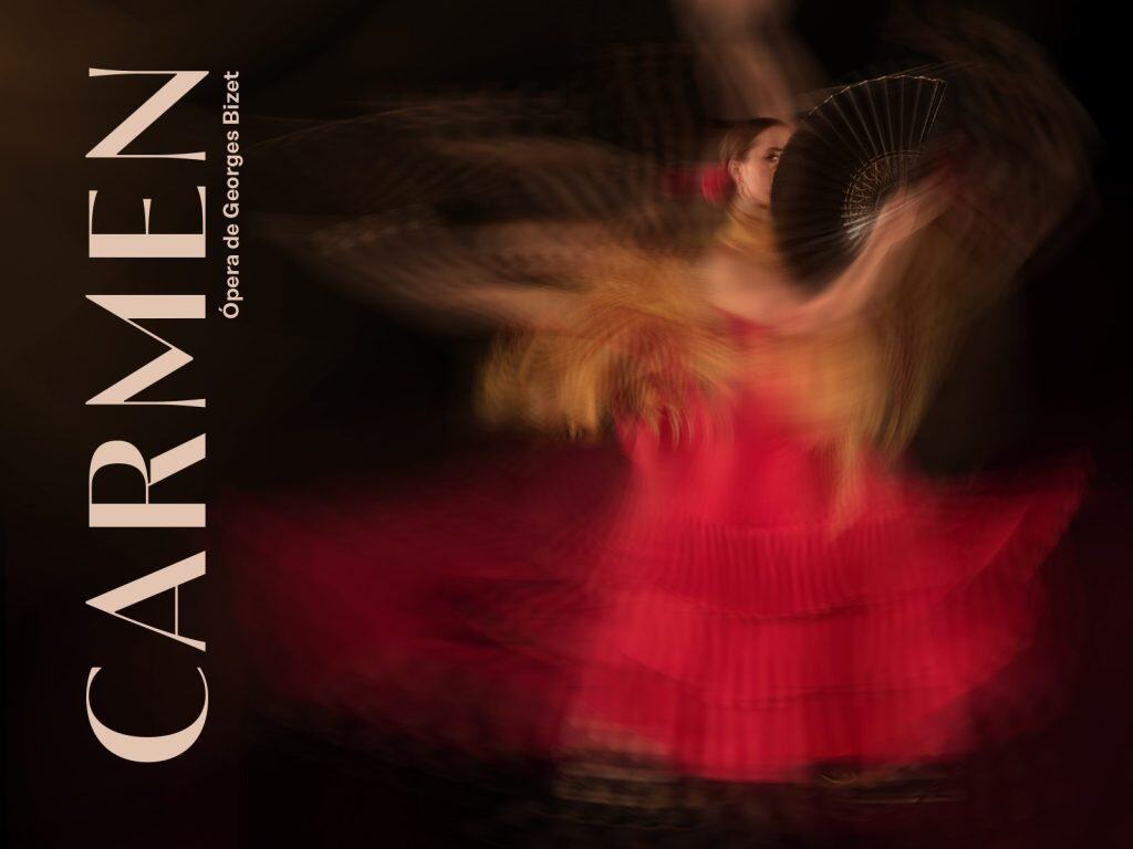 Secretaría de Cultura celebra los 15 años del Teatro del Bicentenario Roberto Plasencia Saldaña con la gran producción operística “Carmen” de Georges Bizet 1. Bailarina con fan en mano en movimiento durante la ópera de Georges Bizet en Ciudad de México.
