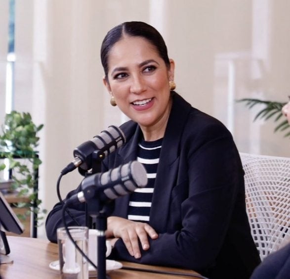 ¡2 mil becas para mujeres en Guanajuato! UVEG abre oportunidades de estudio en Inteligencia Artificial y NO CODE Locutora en estudio de radio o podcast para cuentos y narraciones infantiles en Cuéntame.