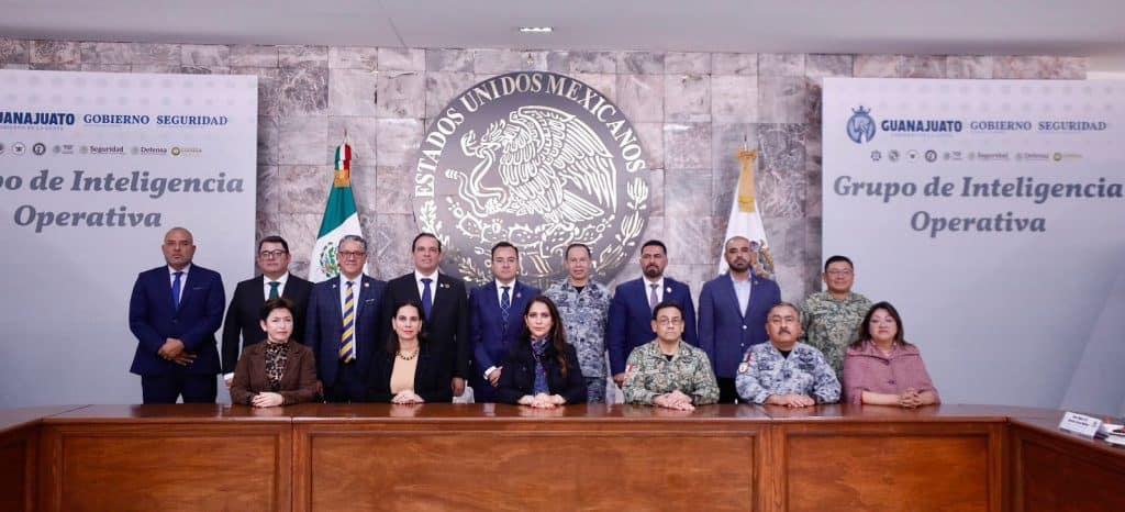 Personal de la inteligencia operativa en Guanajuato en una reunión formal.