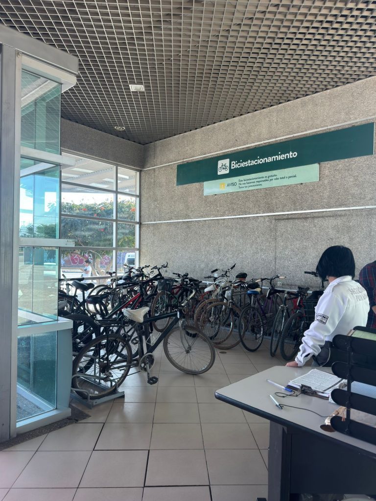Municipio de León fortalece biciestacionamientos gratuitos en el SIT