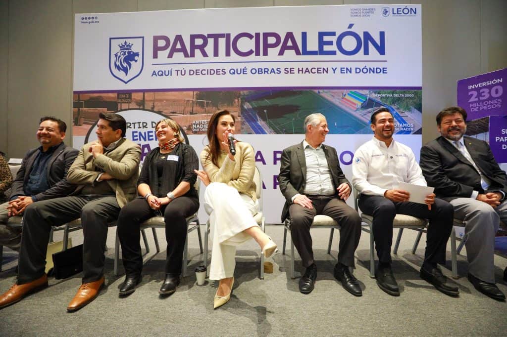 Obras públicas y participación ciudadana en León, México, promoviendo decisiones comunitarias en proyectos de infraestructura.