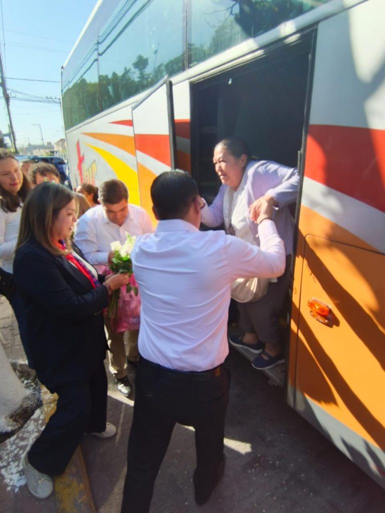 Regresan a casa 95 personas de Jaral del Progreso tras quedar varadas en Jalisco