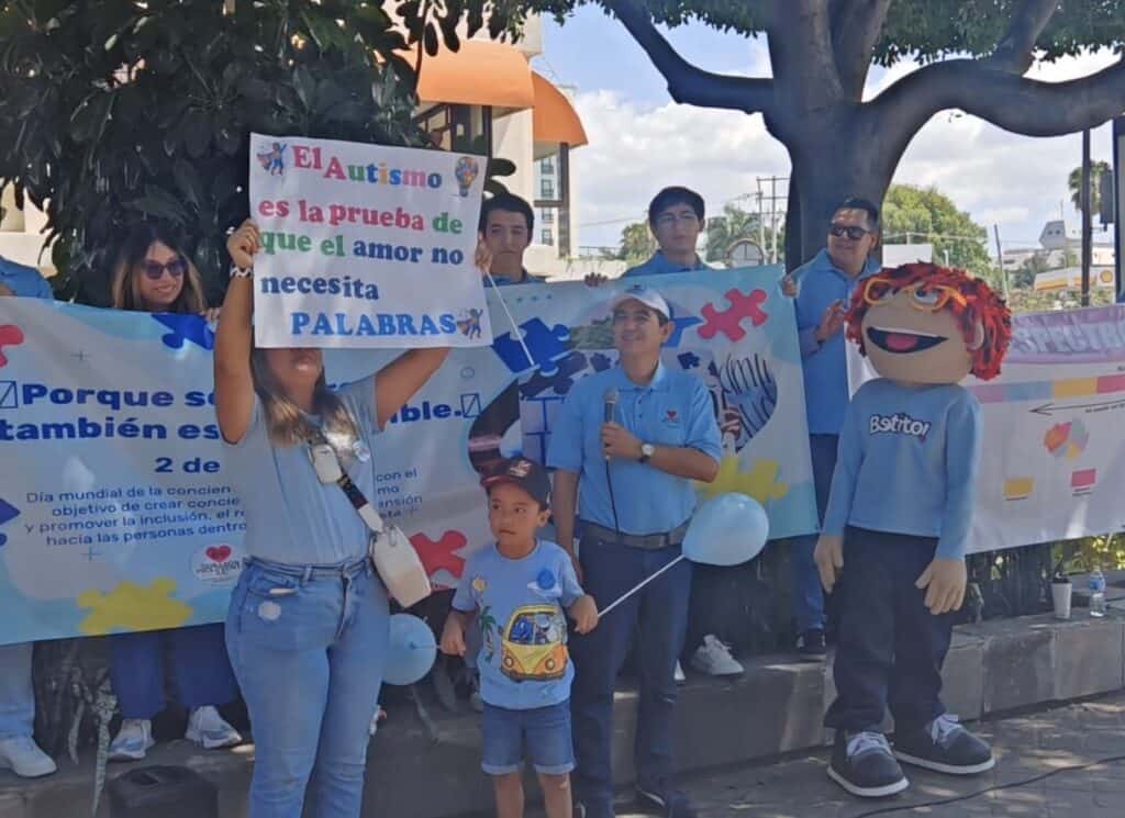 León se pinta de azul: cientos marchan por la concientización del autismo