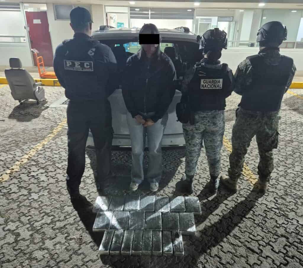 Aseguran más de 59 mil dosis de cocaína en Guanajuato; detienen a mujer estadounidense en autopista