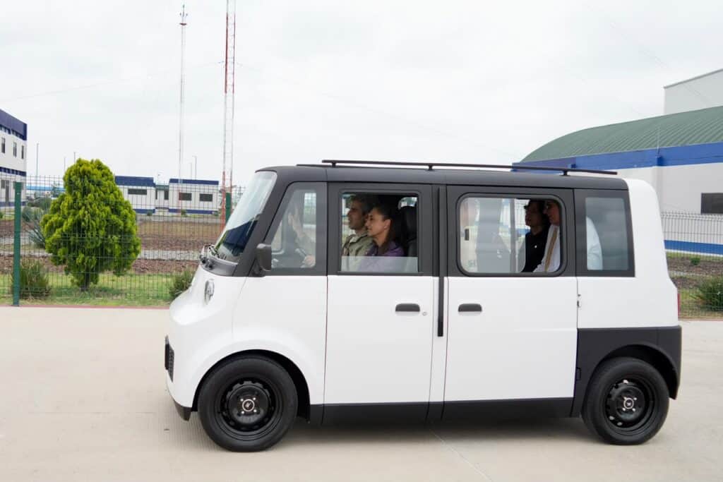 ¿Adiós a la gasolina? Presentan Olinia, el auto eléctrico mexicano que promete ahorrar hasta 50 mil pesos al año