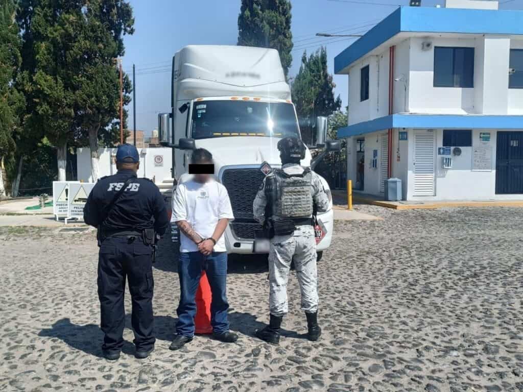 Aseguran casi 35 mil litros de combustible sin documentación en Guanajuato; detienen a conductor