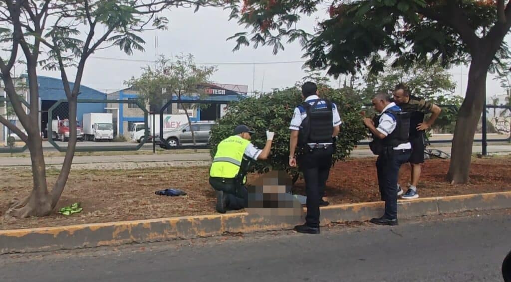 Motociclista agonizó casi dos horas en el Libramiento Morelos; paramédicos llegaron cuando ya había fallecido