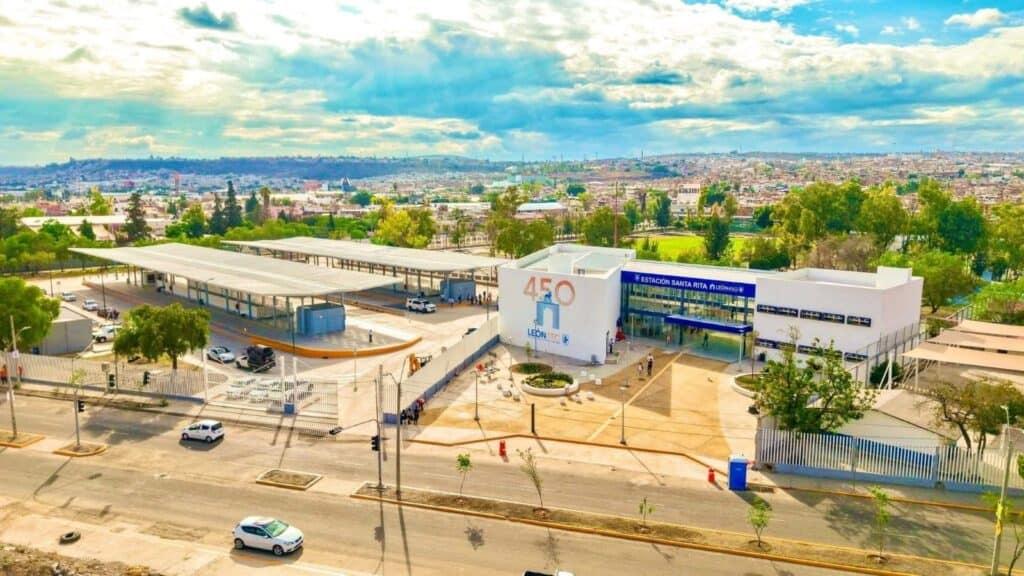 Adiós a las largas esperas bajo el sol y la lluvia: inauguran moderna estación Santa Rita en León