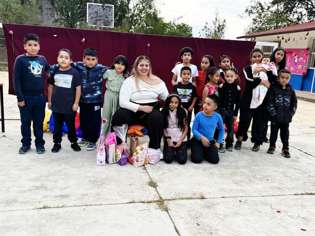 De León a El Toro: la maestra que desafía caminos, distancia y soledad para que 17 niños no se queden sin aprender