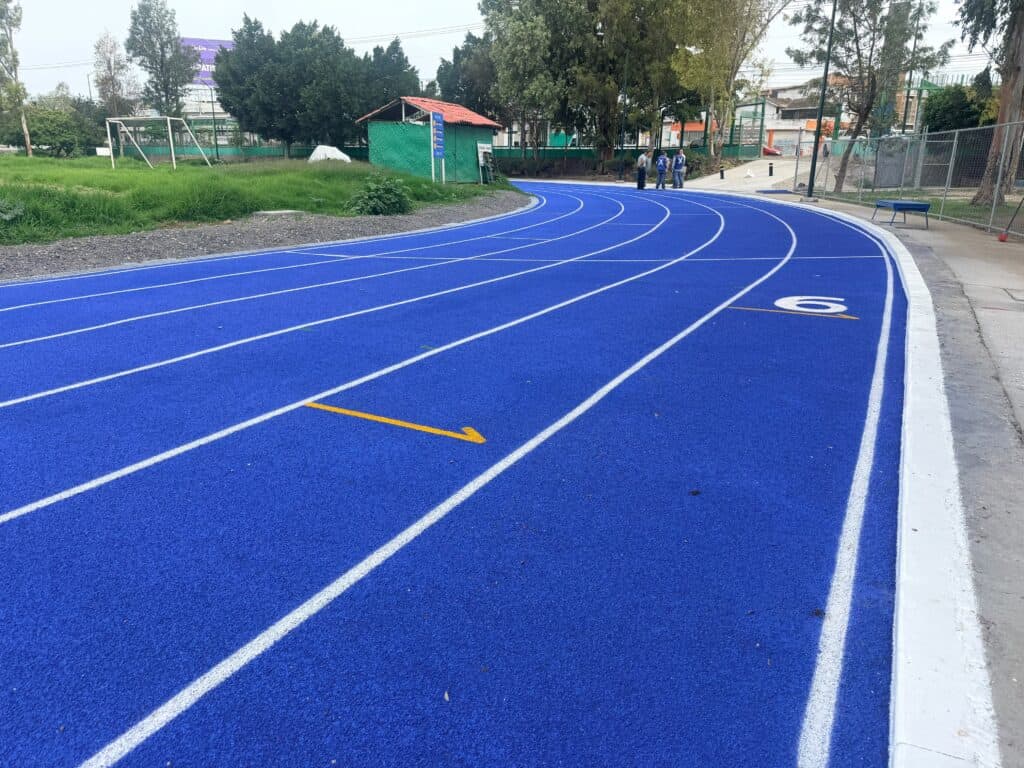 ¡A correr! León estrena pista de atletismo renovada para impulsar a nuevos talentos y familias deportistas