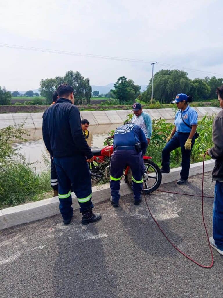 Localizan sin vida a motociclista que cayó a un canal en Cortazar tras días de intensa búsqueda