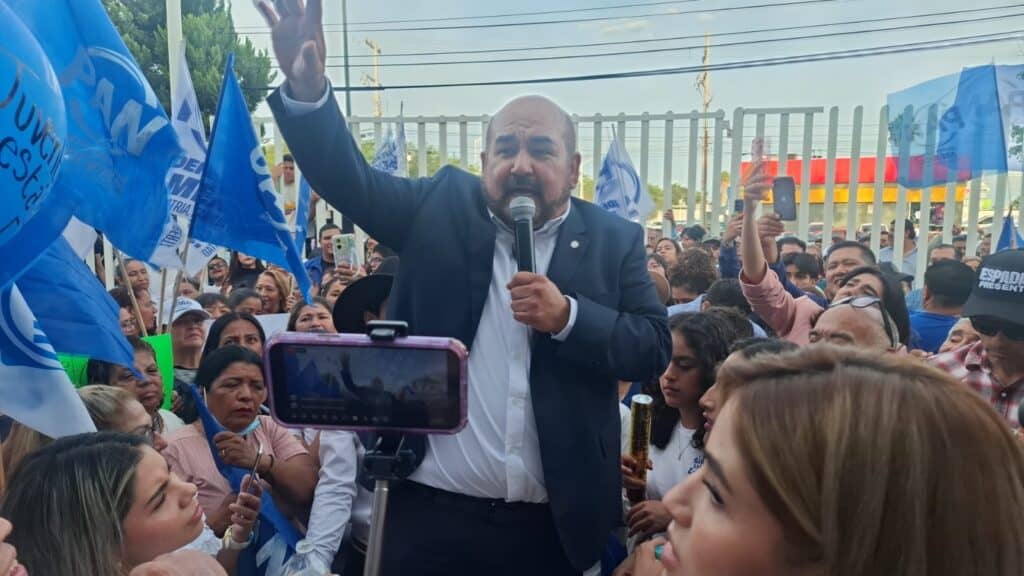 Jorge Espadas se registra como “Defensor de la Patria”; promete un PAN unido y afirma que “desde León defenderemos a México”