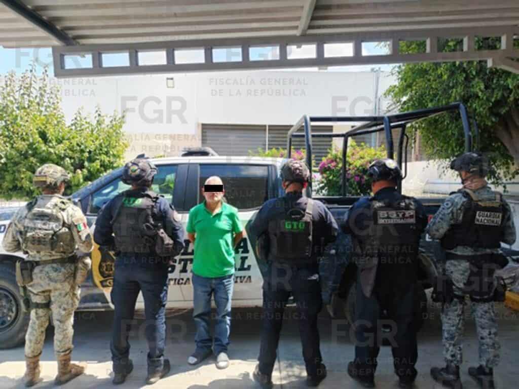 Vinculan a proceso penal a Fernando “N”, alias “La Pájara”, integrante de grupo criminal por portar arma y presunta droga en Apaseo el Alto