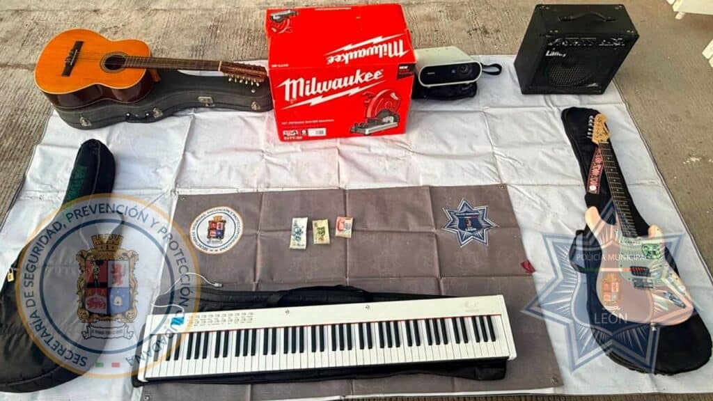 Policía de León frustra presunto robo a escuela de música y detiene a dos hombres