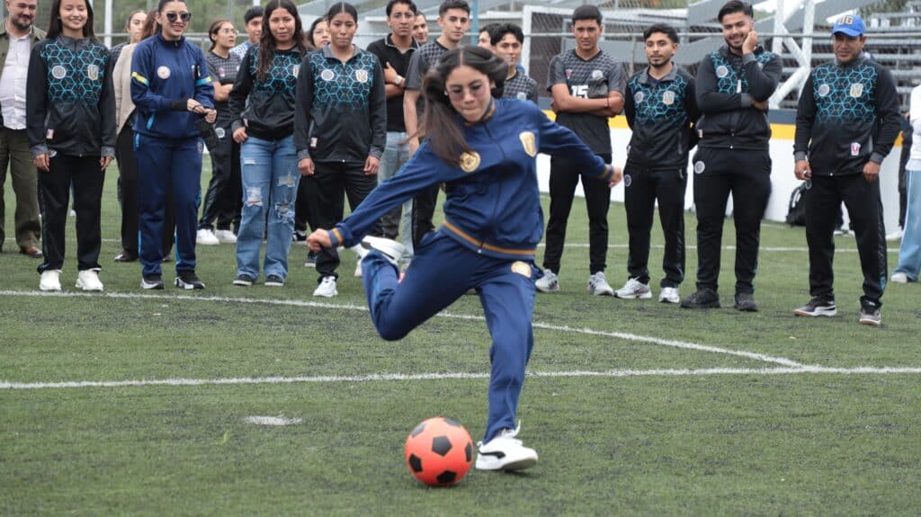 UG renueva cuatro canchas del Campus Guanajuato