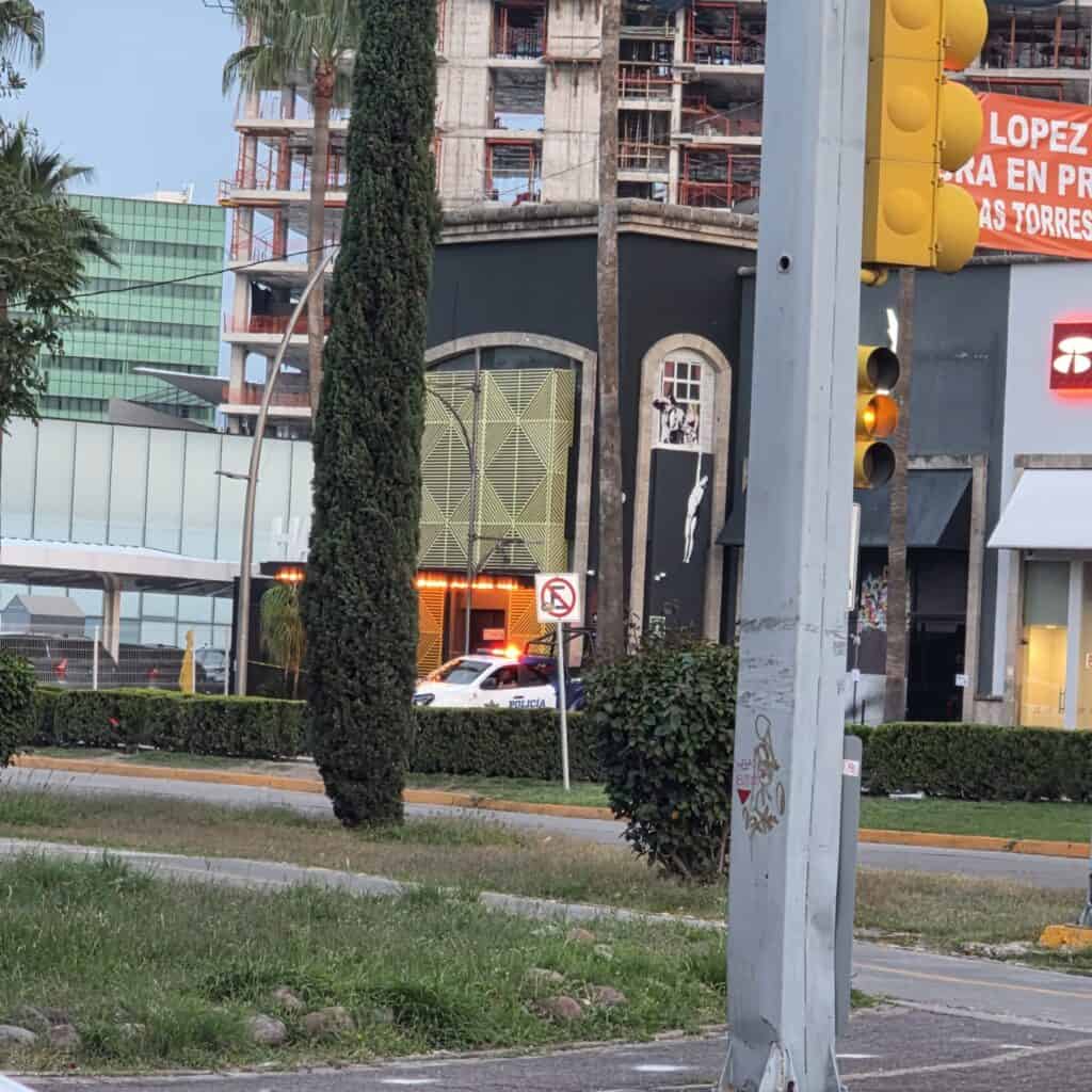 Colocan sellos en antro HART de León; patrulla permanece en el exterior