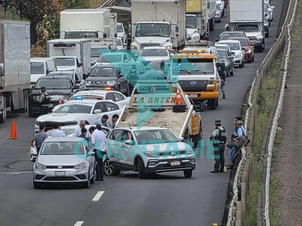 Choque múltiple paraliza la León-Silao; filas llegaron hasta Santa Ana del Conde