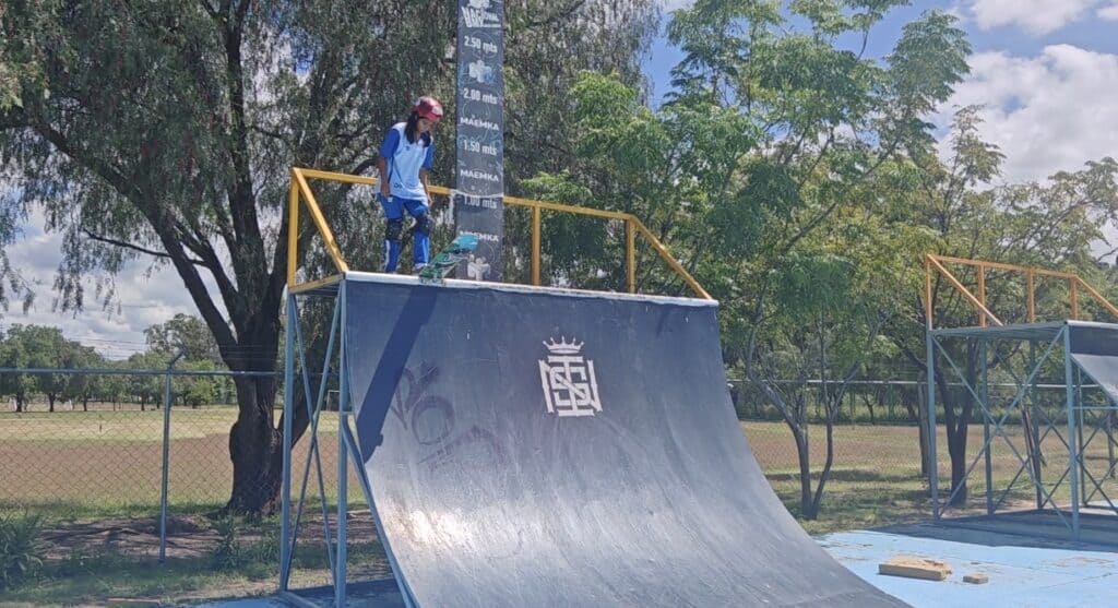 Tenía 4 años cuando se subió por primera vez a una patineta. Hoy, a los 11, representa a México
