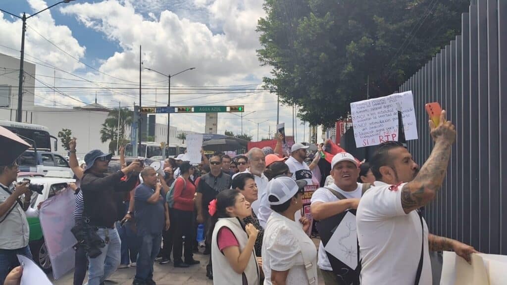 Trabajadores del IMSS protestan por falta de insumos, saturación y carencias en hospitales de Guanajuato