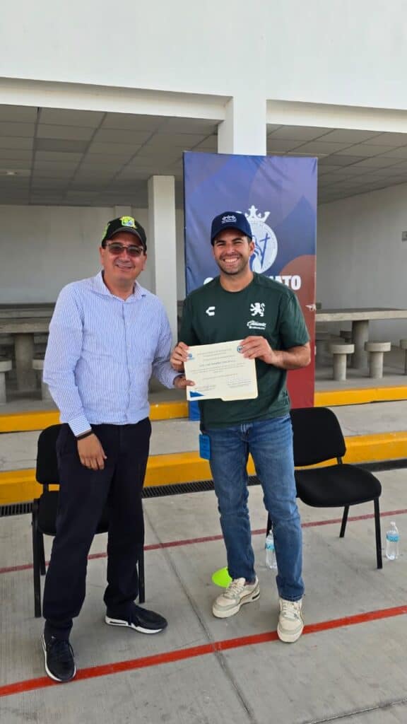 Porteros del Club León motivan a adolescentes a construir un nuevo futuro